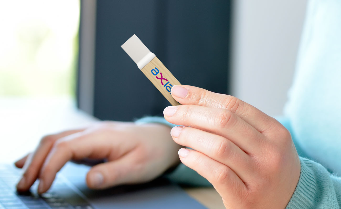 Carve - Chiavetta USB Legno gallery thumbnail