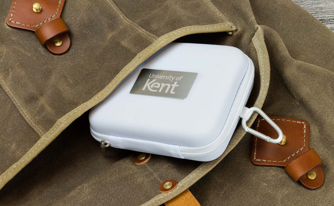 Metal L - Pacchetti di merchandising personalizzati gallery thumbnail