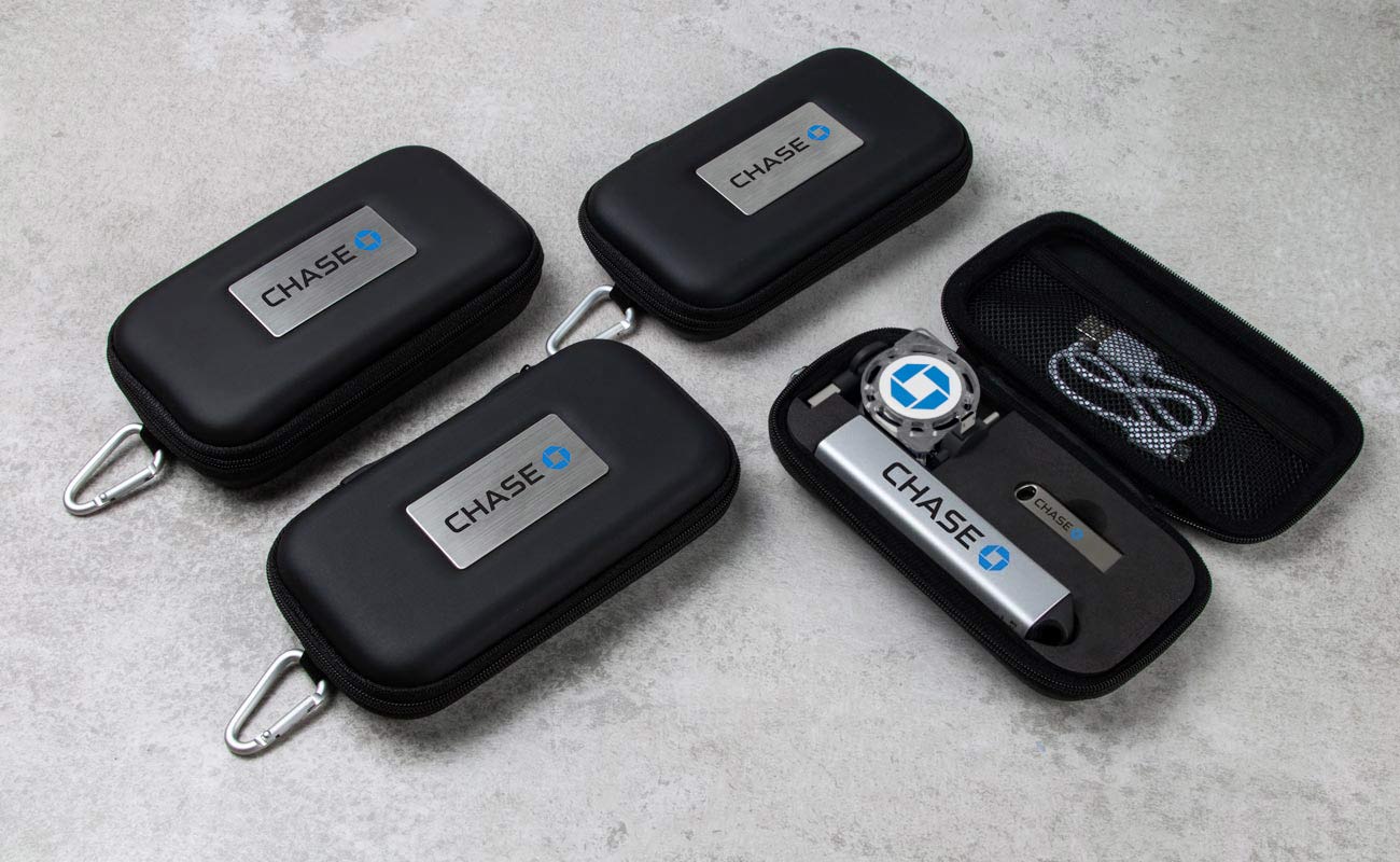 Metal M - Pacchetti di merchandising personalizzati gallery thumbnail