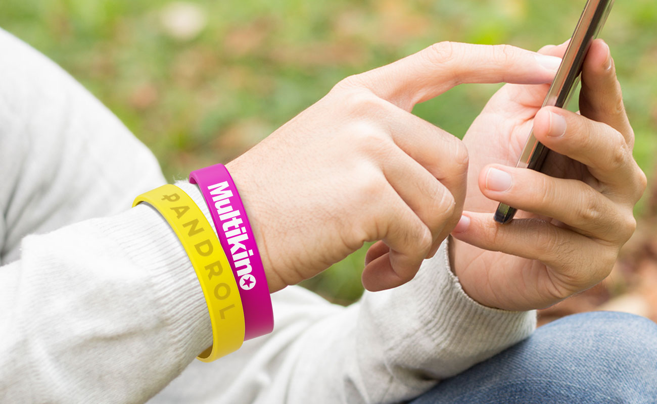 Revo - Braccialetti in silicone promozionali personalizzati con logo gallery thumbnail