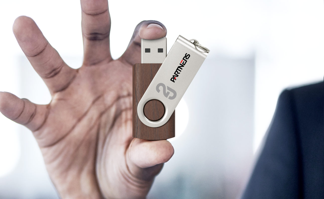 Twister Wood - Chiavetta USB in Legno gallery thumbnail