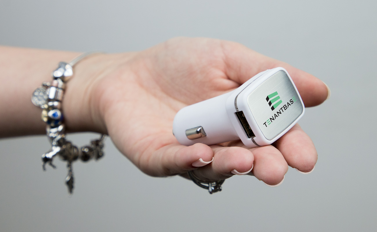 Zip - Personalizzare Caricabatteria Auto USB gallery thumbnail